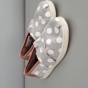 Girls size 10 Grey and White polka dot Toms (Alpergata)